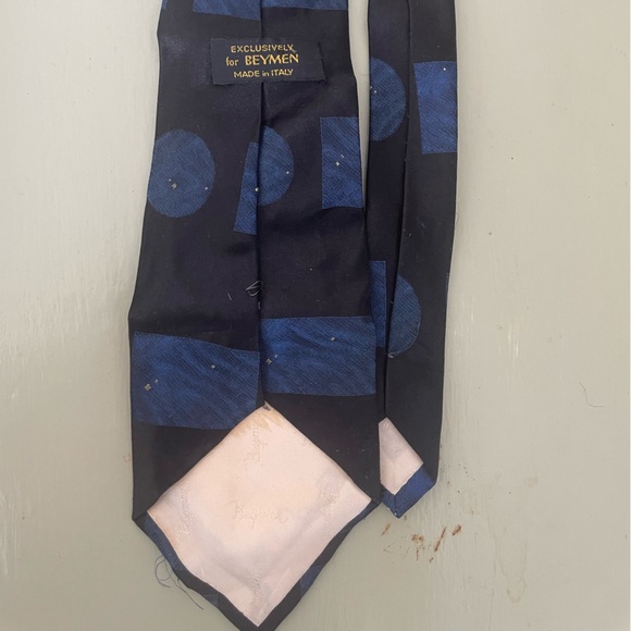 MENS 100% SILK TIE EXCLUSIVELY FOR BEYMEN. GEOMETRIC SHAPES PATTERN. - Picture 2 of 2